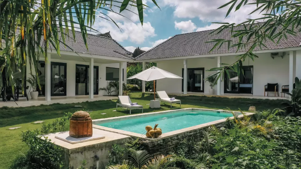 Bos Villas Bali garden and pool